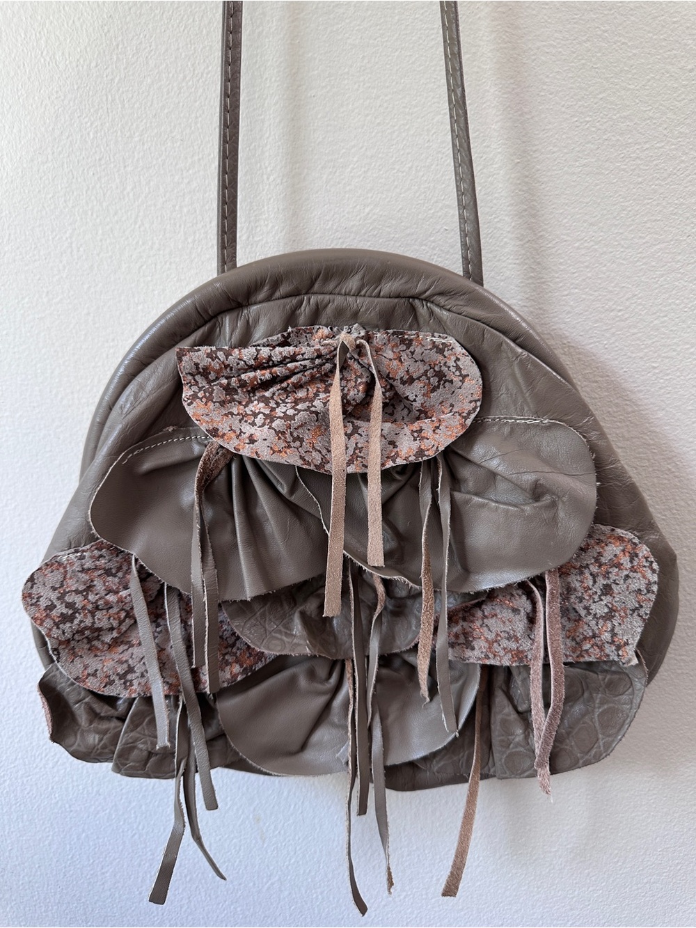 Vintage 1980s Park Avenue Int Taupe Leather Ruffle Shoulder Bag Whimsigoth Purse